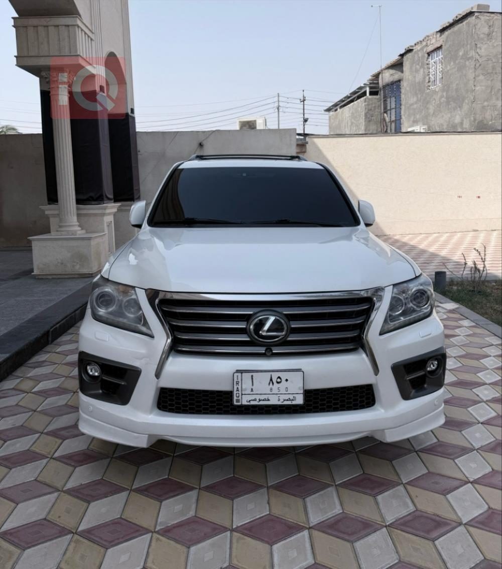 لێکزس LX